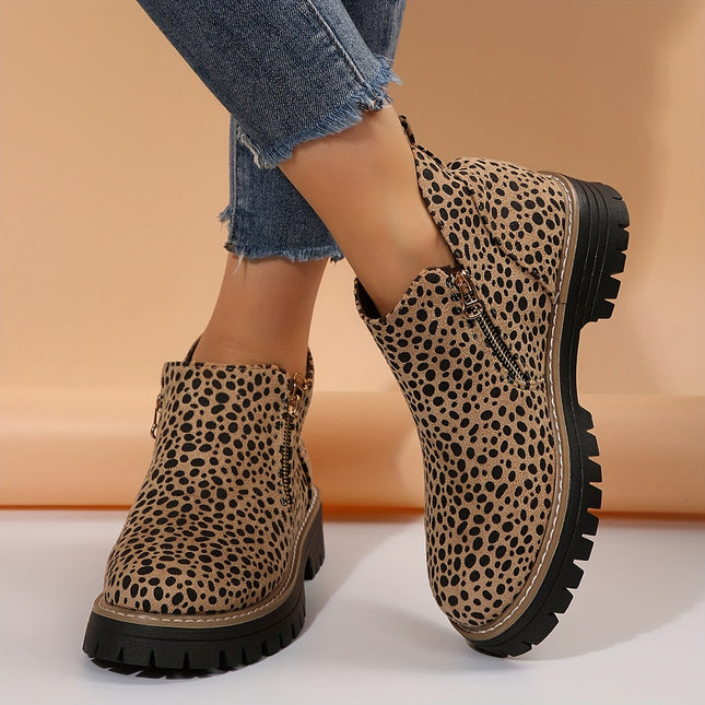 Mealla | Sturdy boots with zip closure