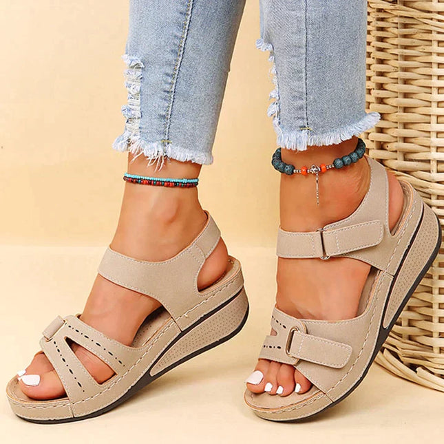Sandy - Comfortabele orthopedische sandalen met sleehak