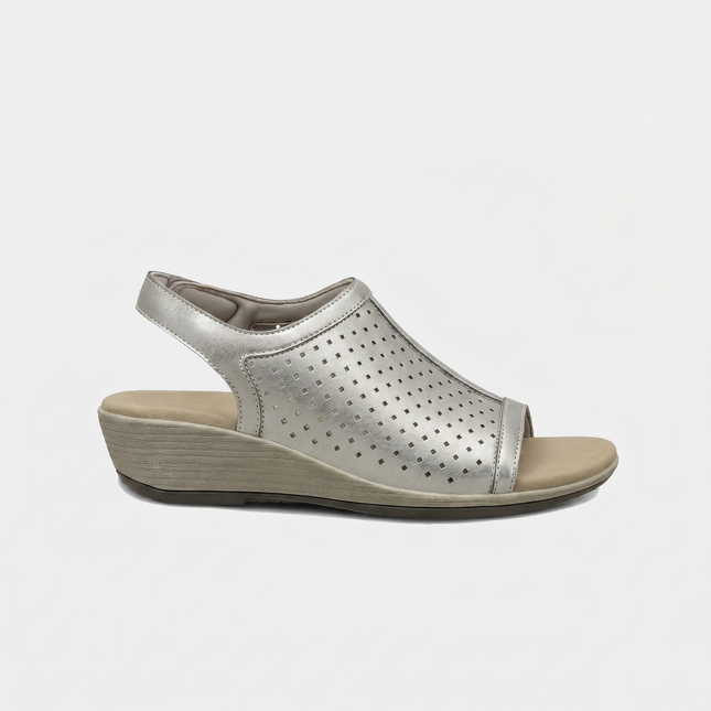 Hazel – Glanzende elegantie in metallic platina