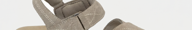 Holly – Warme elegantie in zacht taupe